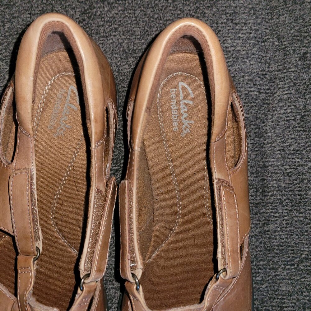 Cute Clarks Leather Loafers - Picture 5 of 11